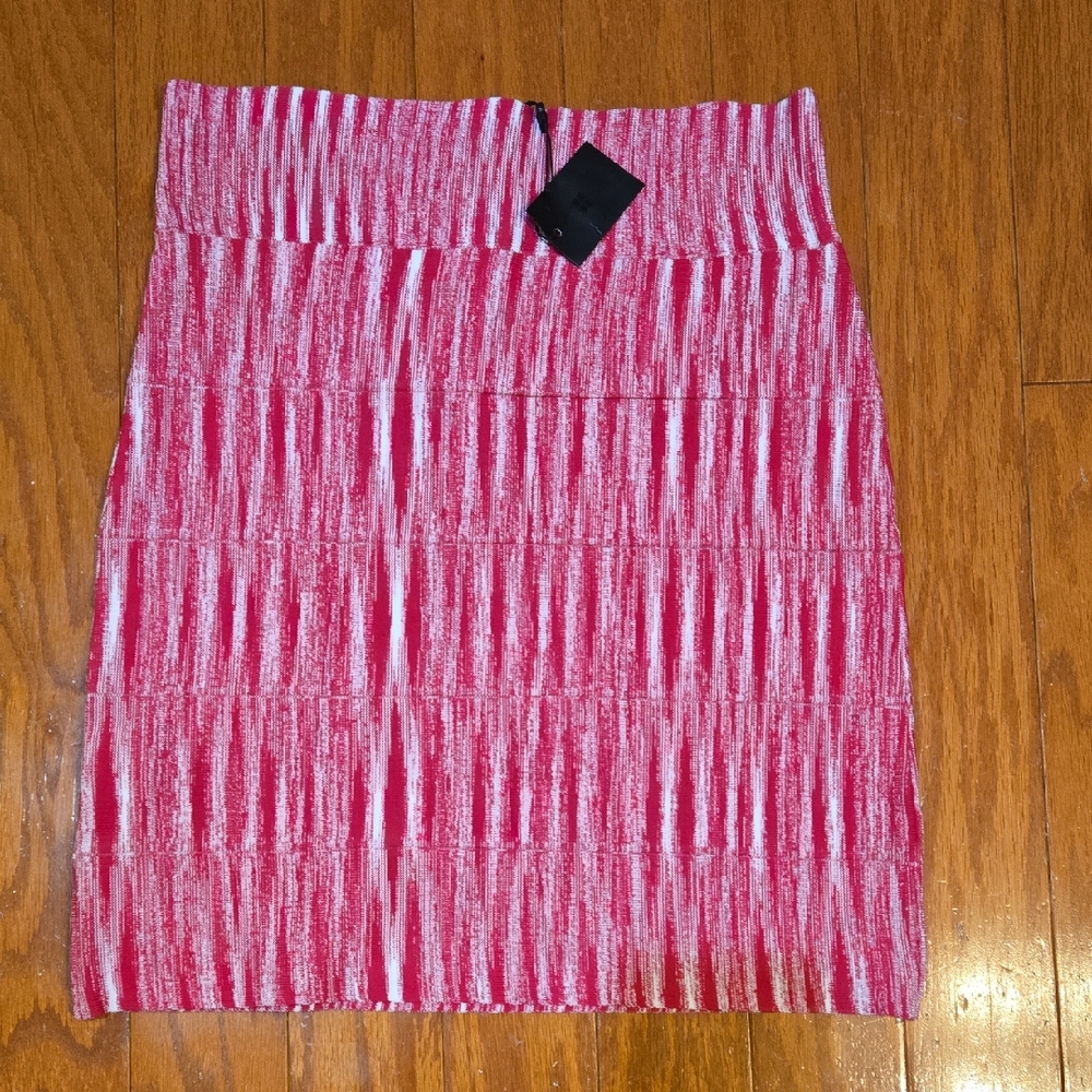 BCBGMaxAzria Pink White Pencil Skirt Stretchy NWT Size Medium